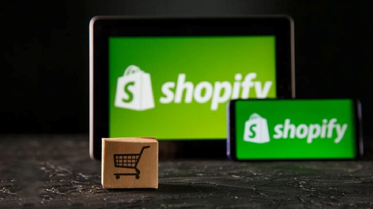 A Shopify logo showcasing Shopify store merchants use social media to engage customers